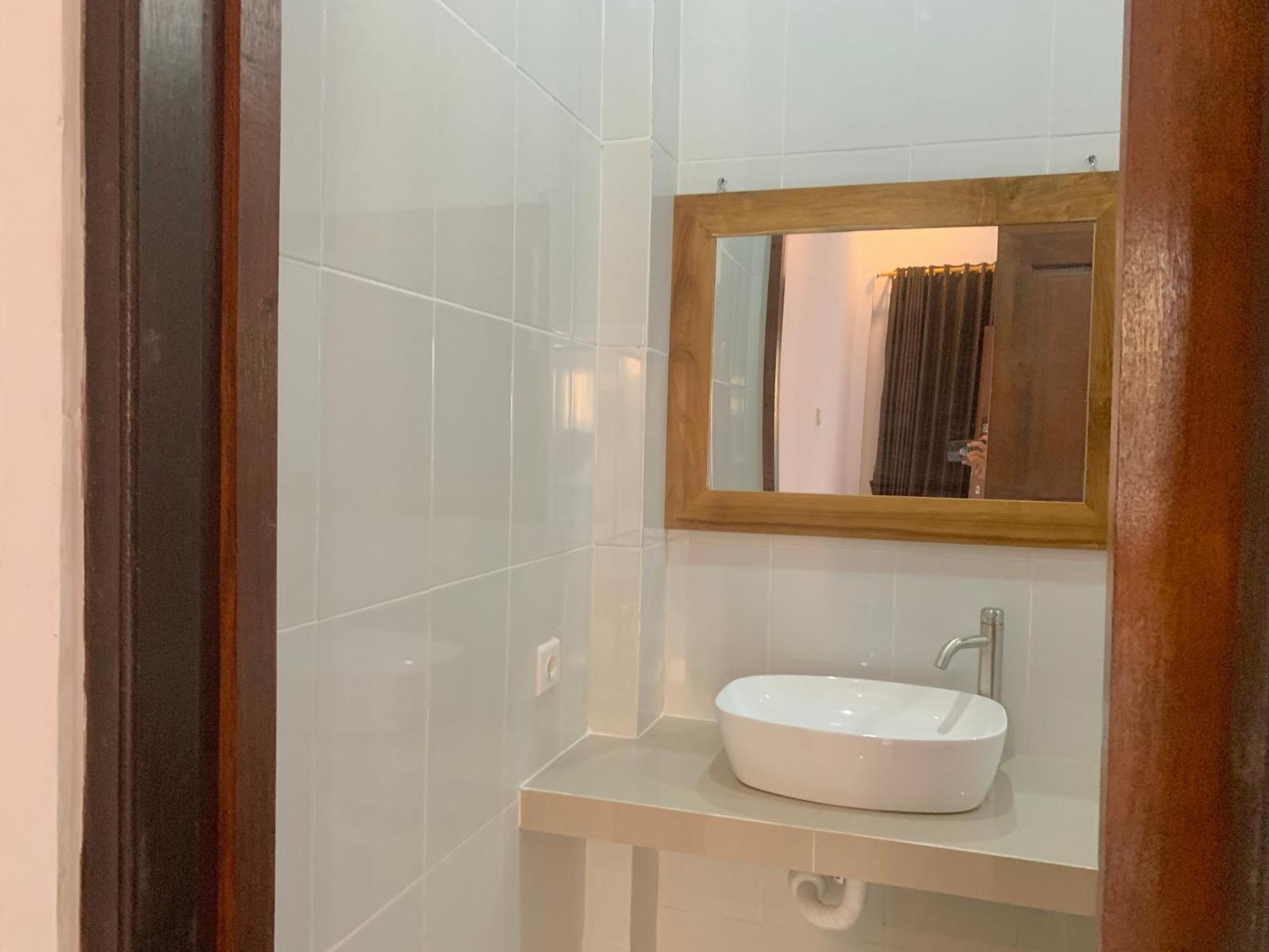 The Lima Home Stay In Canggu エクステリア 写真
