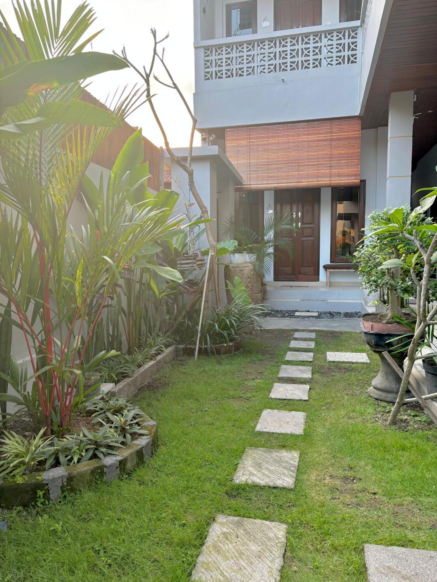 The Lima Home Stay In Canggu エクステリア 写真