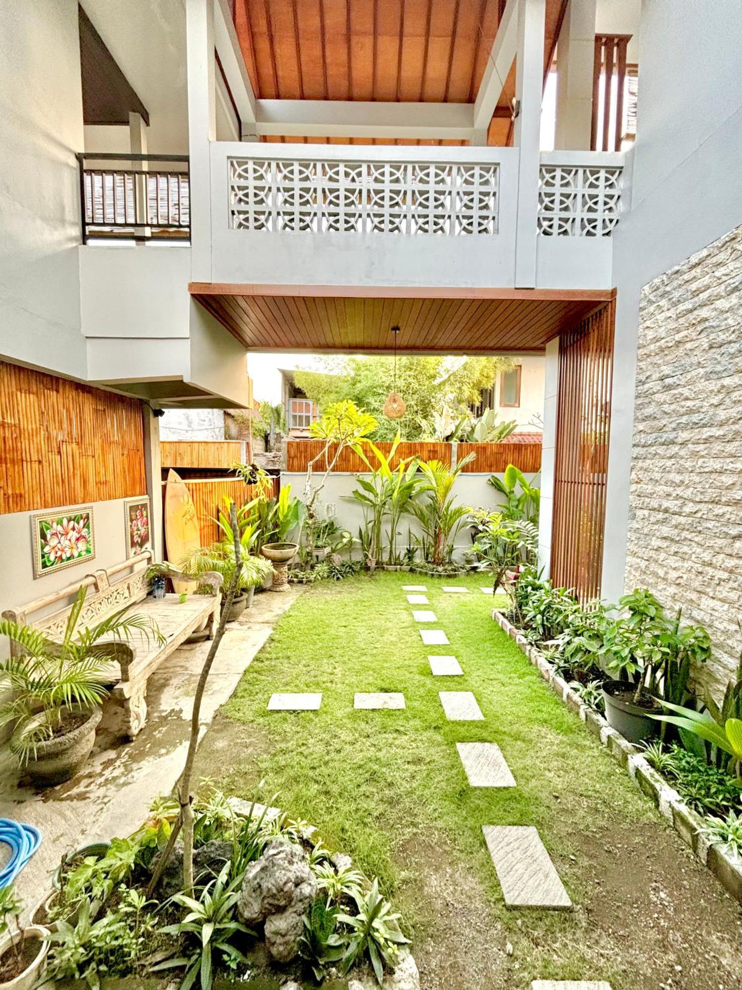 The Lima Home Stay In Canggu エクステリア 写真