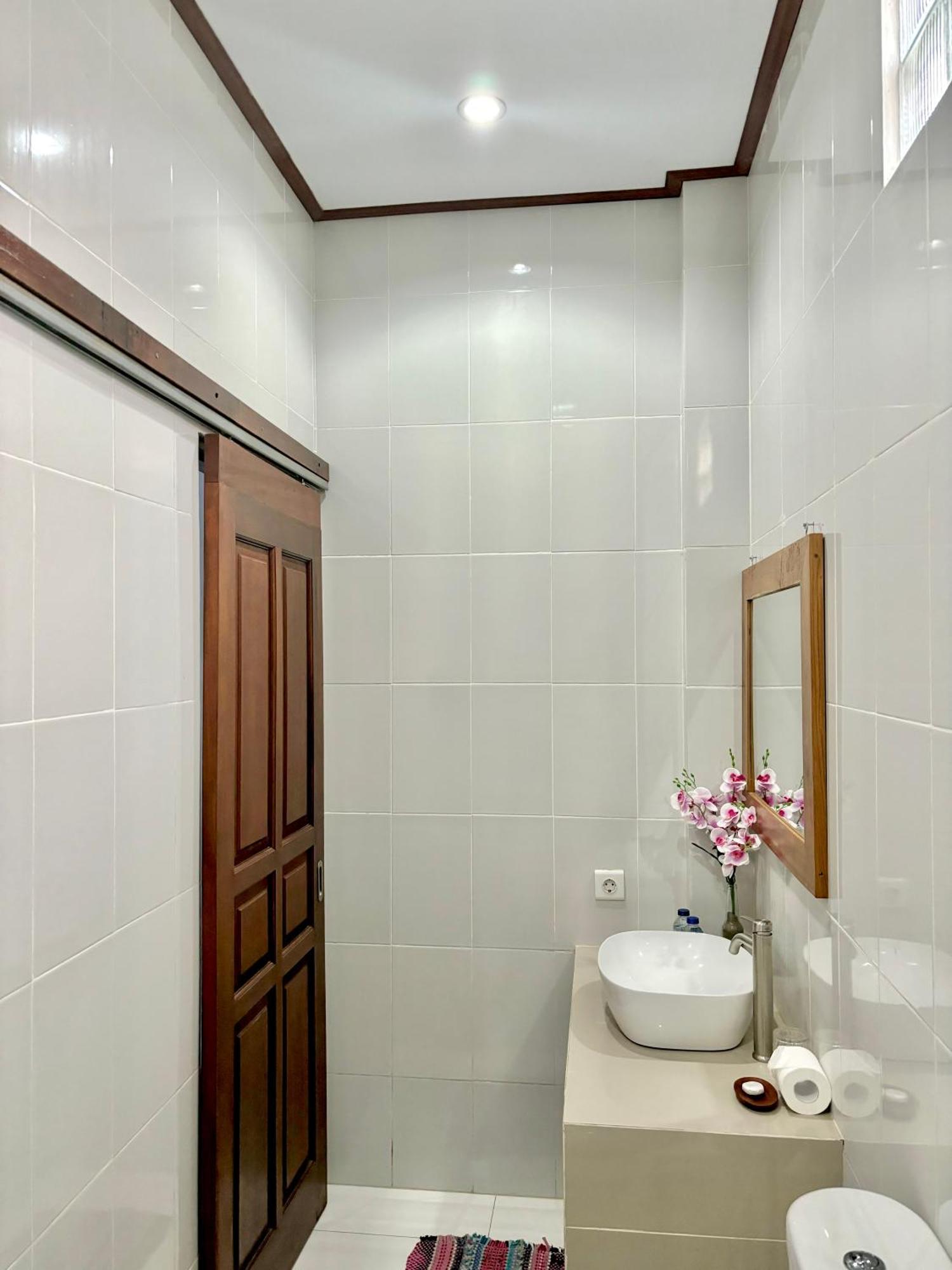 The Lima Home Stay In Canggu エクステリア 写真