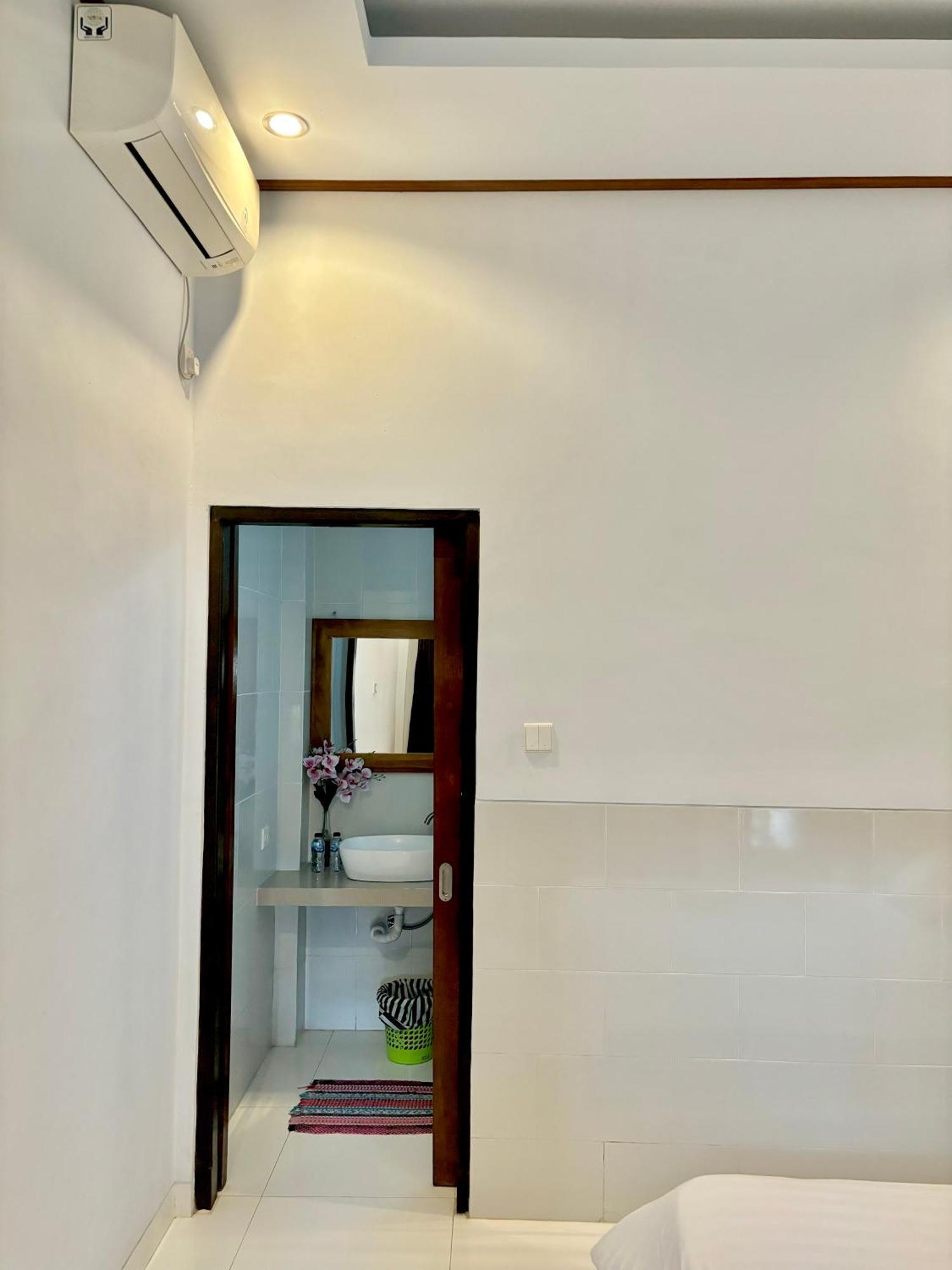 The Lima Home Stay In Canggu エクステリア 写真